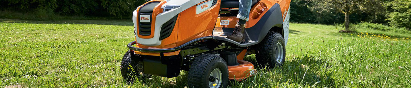 Stihl Aufsitzrasenmaeher in Aktion 